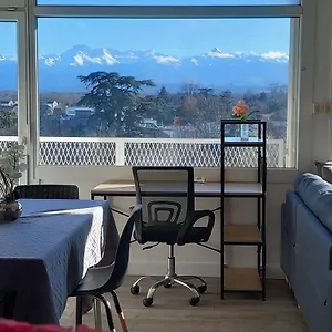 https://cap-sud-grand-t2-magnifique-vue-garage-hypercentre.midi-pyreneeshotels.com